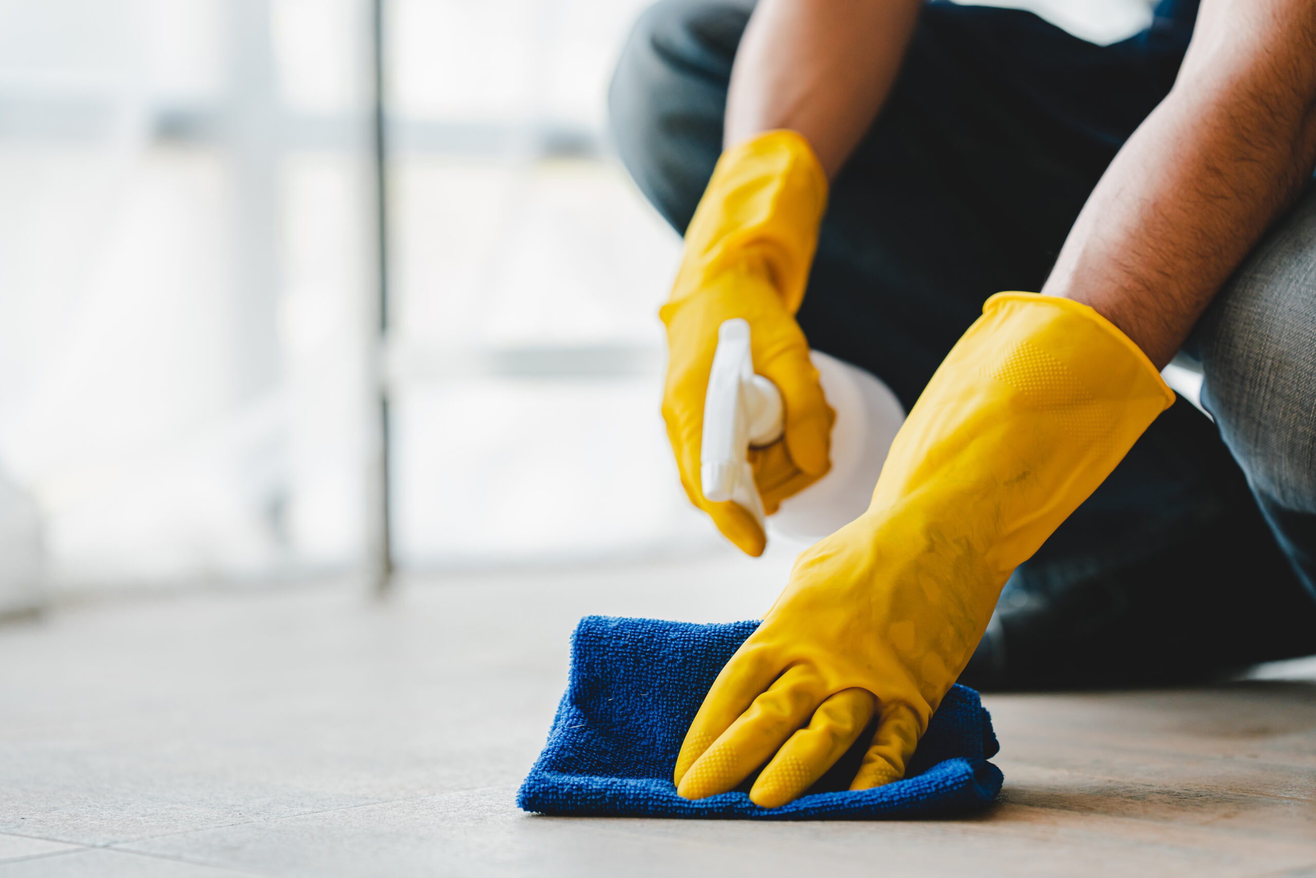 people doing cleaning are using cloths and sprayin 2026 01 08 07 30 17 utc